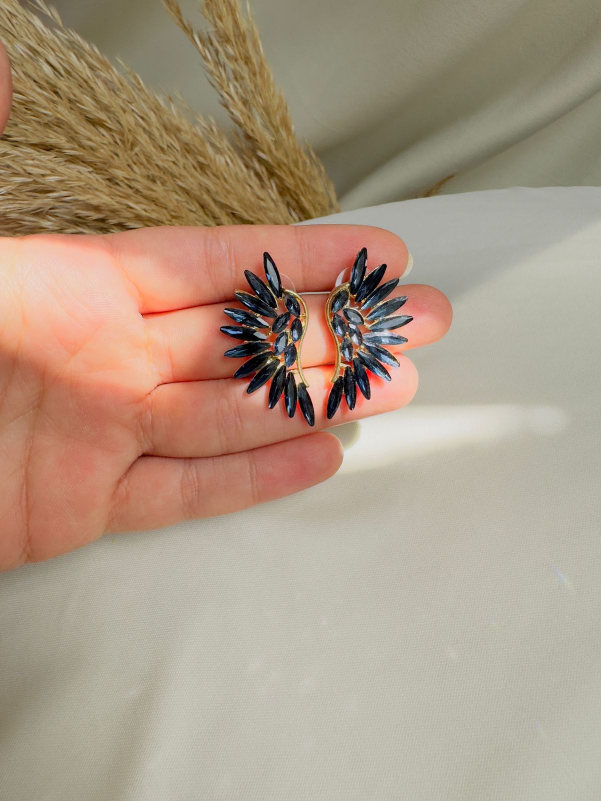 Wing-shaped earrings