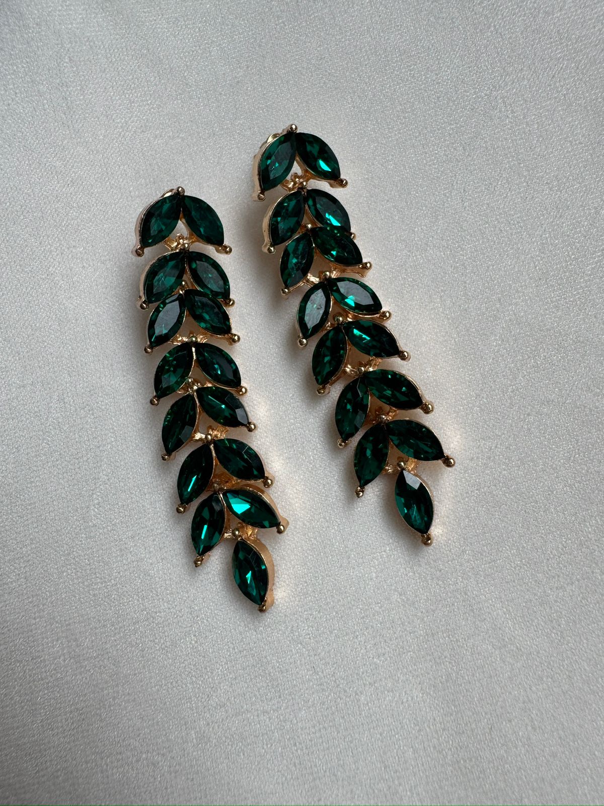 Emerald color earring